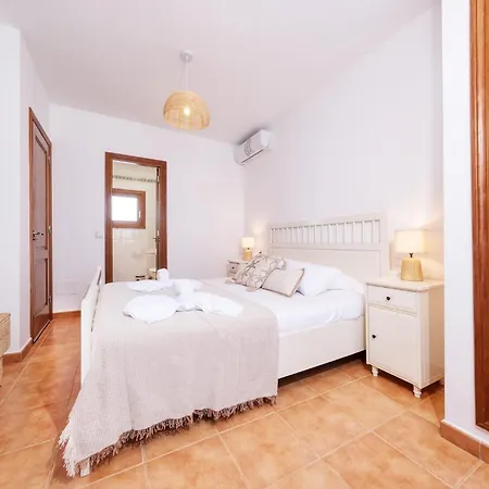 Lanzarote Paradise - Private Pool, Air-con And Bbq By Lanzarote Playa Blanca (Lanzarote)